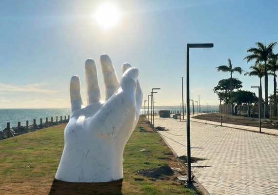 A 'Mão de Deus' é o novo cartão-postal de Maceió