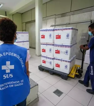 Desperdício de mais de 39 milhões de doses: Vacinas deixadas por Bolsonaro quase sem validade são queimadas