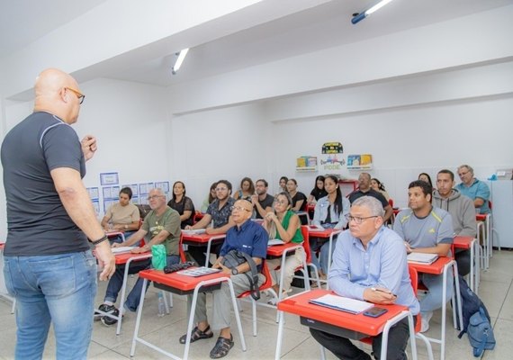 Educação de Maceió abre matrículas para cursos gratuitos de inglês e espanhol