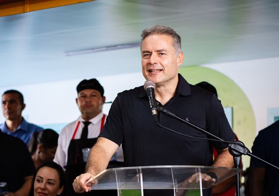 Programa de creches avança e pode gerar até 6 mil empregos em Alagoas, celebra Renan Filho