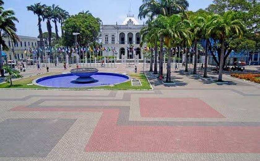 Renan Filho se despede do governo neste sábado, na praça dos martírios