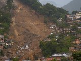 No 4º dia de buscas em Petrópolis, sirenes voltam a tocar no Morro da Oficina; tragédia já deixa 120 mortos e 116 desaparecidos