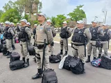 Tropas da PM embarcam para reforçar policiamento de carnaval no interior