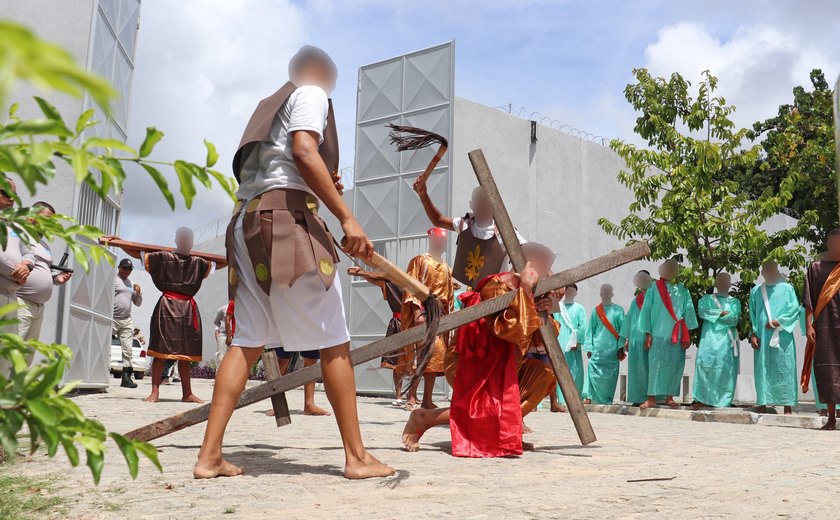 Socioeducandos interpretam a Paixão de Cristo em Maceió