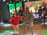 Edson Gomes expulsa Ponei da Danda do palco em festa de Carlinhos Maia