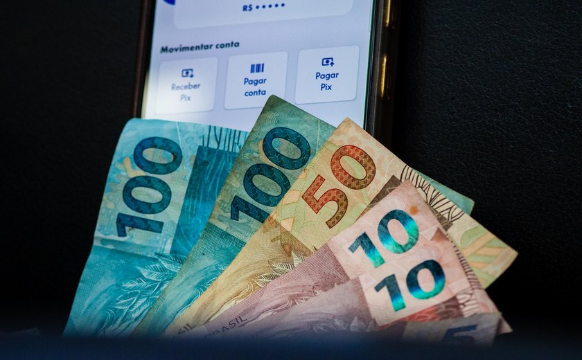 Governo do Estado antecipa salários de servidores para esta quarta-feira