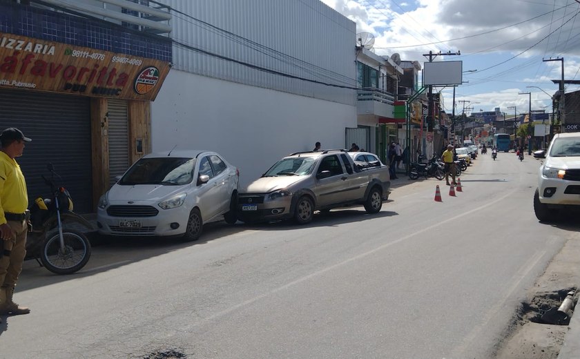 Dois carros se envolvem em colisão após ultrapassagem mal sucedida, em União dos Palmares