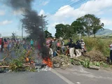 Manifestantes sem-terra protestam na BR-104, em União dos Palmares