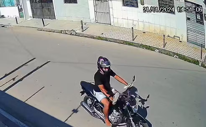 Câmeras de segurança flagaram motociclista raptando menina de 7 anos em Rio Largo