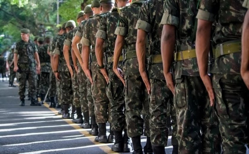 Mulheres poderão se alistar no serviço militar aos 18 anos