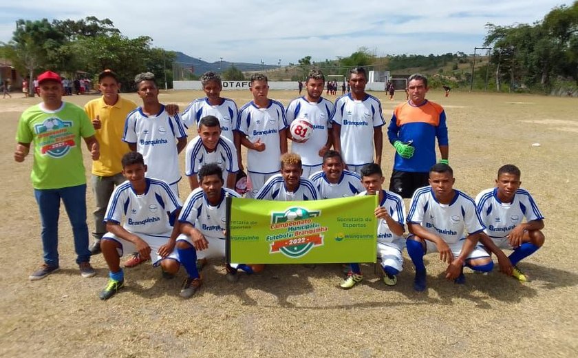 Atletas se reúnem na abertura do Campeonato Municipal de Futebol de Branquinha