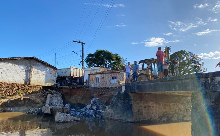 Iniciada obra de recuperação da ponte que dá acesso à Canastra, em Ibateguara