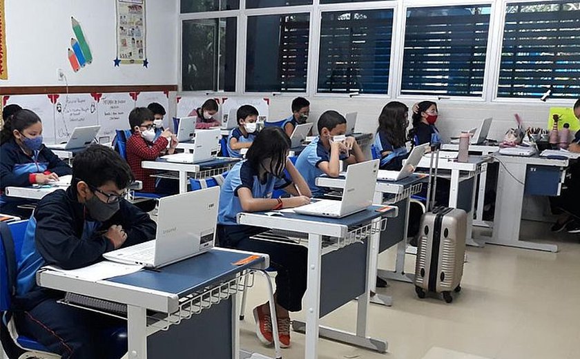 Apenas 58% das escolas no Brasil têm computador e internet para alunos