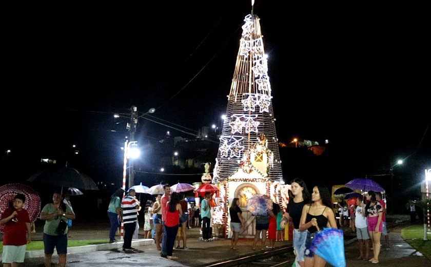 Moradores de Branquinha prestigiam abertura de natal realizado pela Prefeitura