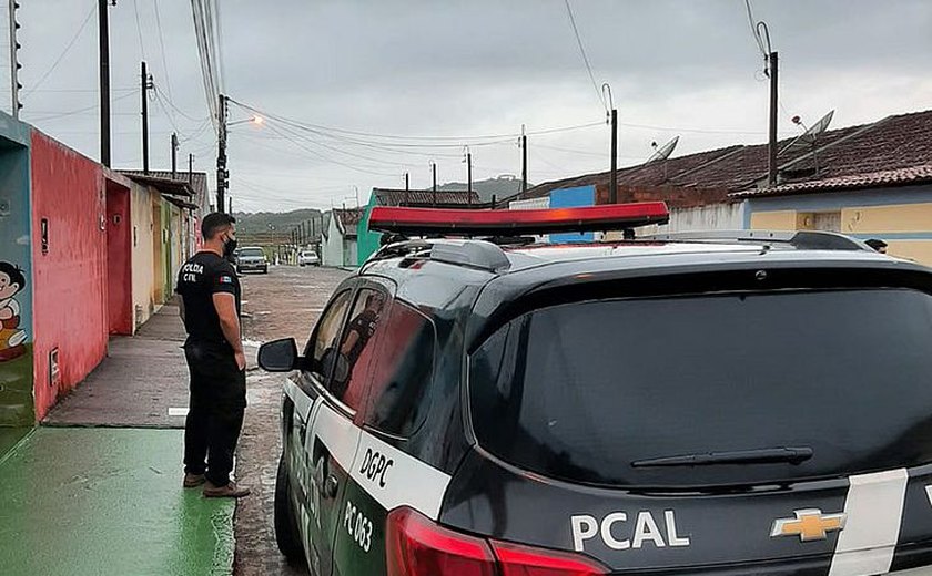 Suspeito de assassinar jovem a tiros ano passado é preso em Arapiraca