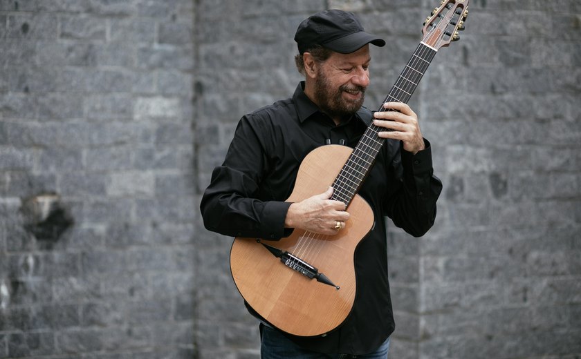 Celebrando mais de 50 anos de música, João Bosco fará show solo em Maceió