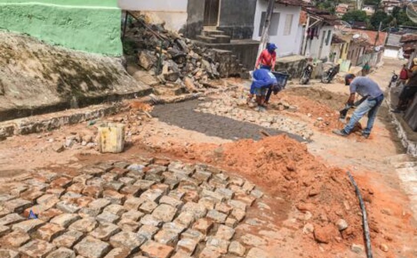 Prefeitura de Branquinha realiza recuperação em pavimentação de rua