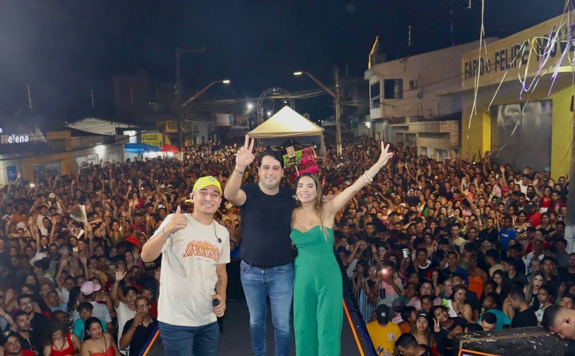 Festa da Padroeira: primeira noite de programação artística lota praça central de Santana do Mundaú