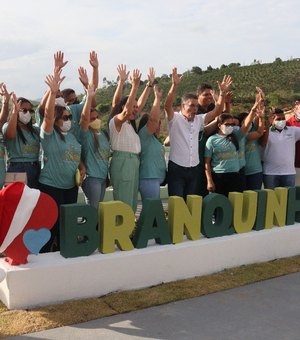 Prefeitura de Branquinha celebra Natal com entrega de cestas básicas e inauguração do mirante