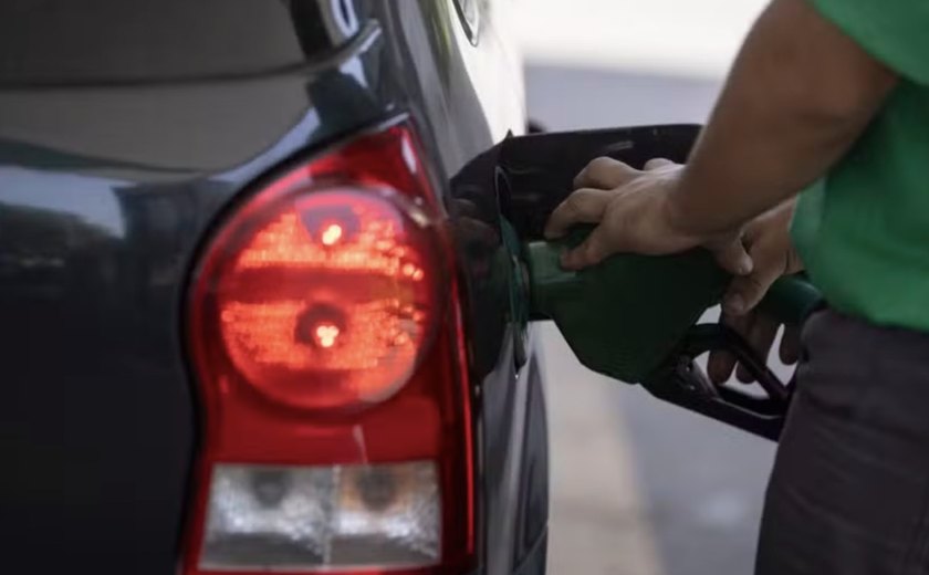 Governo publica decreto com subsídio de R$ 0,44 por litro da gasolina