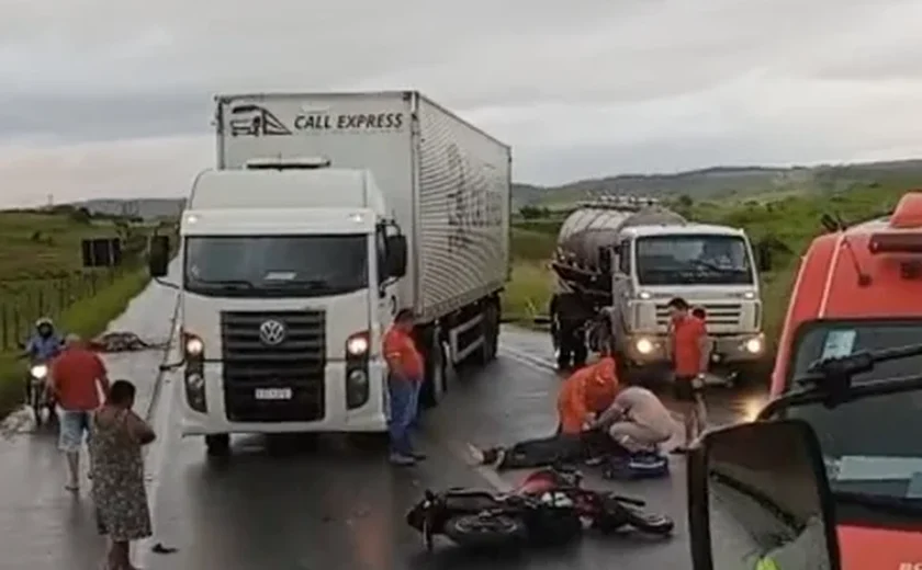 Acidente entre motocicleta e cavalo deixa homem ferido na BR-104, em Murici