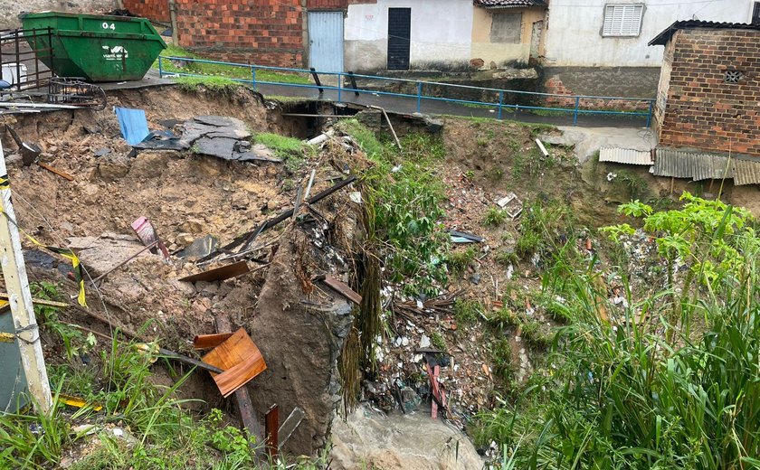 Chuva intensa volta a causar estragos em Maceió e preocupa moradores