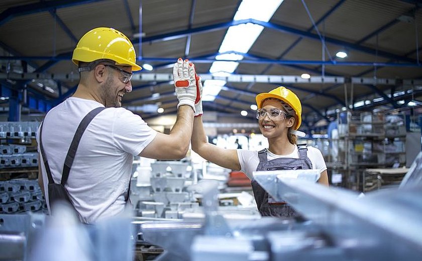 Paulo Dantas discute em São Paulo instalação de fábrica de produtos higiênicos em Alagoas