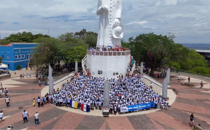 Prefeitura de São José da Laje leva mais de 850 fiéis à 3ª Romaria em Juazeiro do Norte