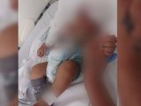 Pai arremessa celular no rosto de bebê durante discussão com esposa e a criança morre