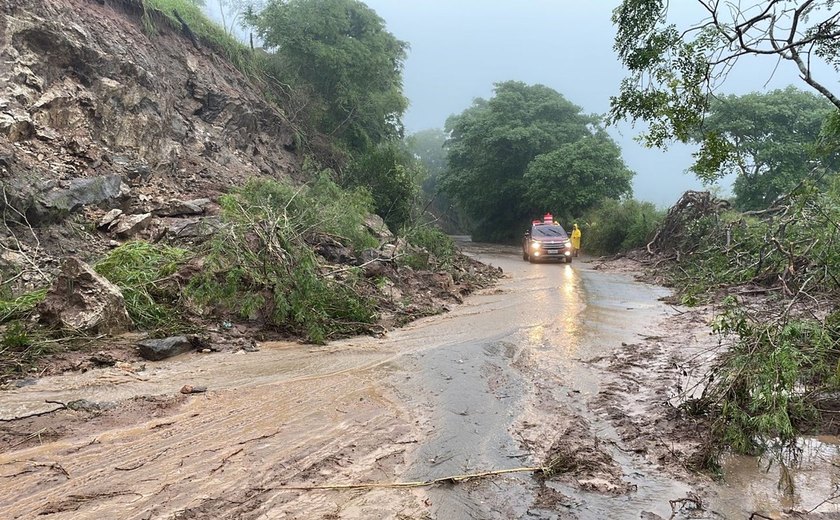 Fortes chuvas provocam rompimento de barragem e queda de barreiras em Palmeira dos Índios