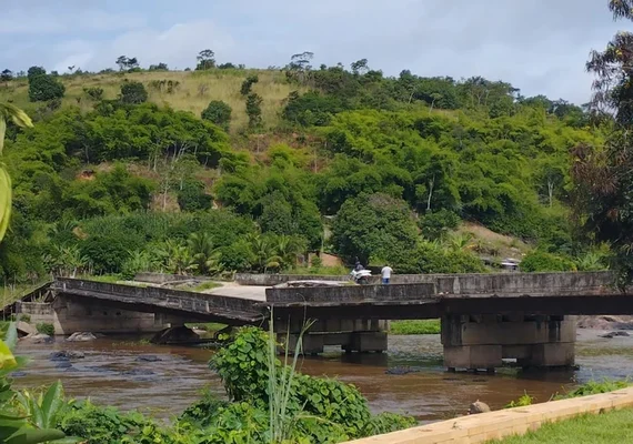 Branquinha assina ordem de serviço para reconstrução da ponte sobre o Rio Mundaú nesta sexta-feira