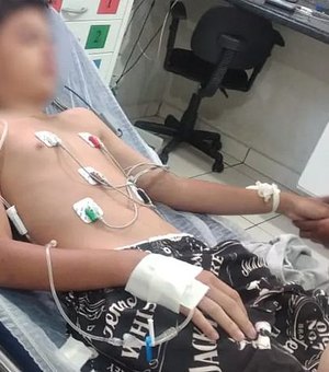 Menino que comeu lagartixa frita é internado pela 3ª vez e já perdeu 3kg, diz mãe