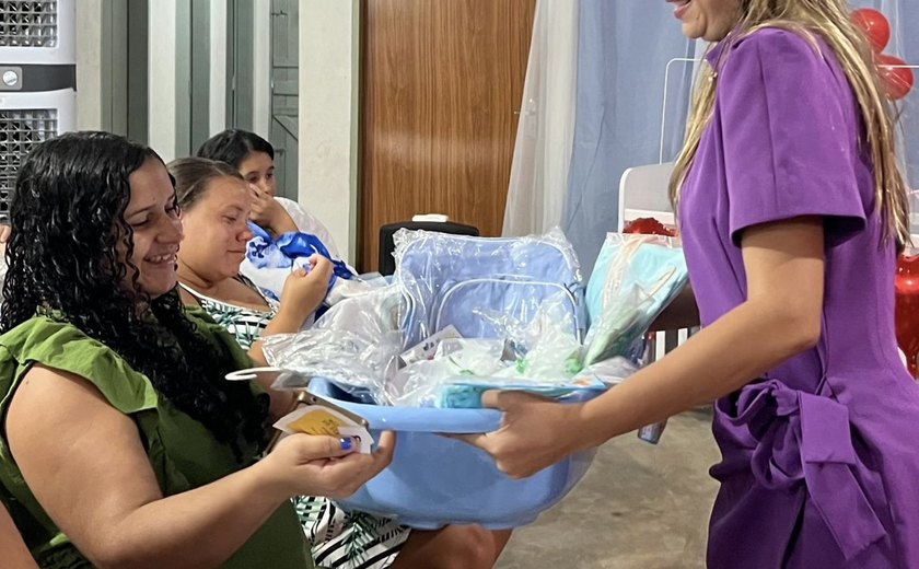 Dona Cegonha: em alusão ao dia das mães, Assistência Social de Santana do Mundaú entrega kits de enxoval
