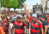 Neno da Laje lidera multidão no Bloco do Flamengo e garante expandir a folia por toda Alagoas