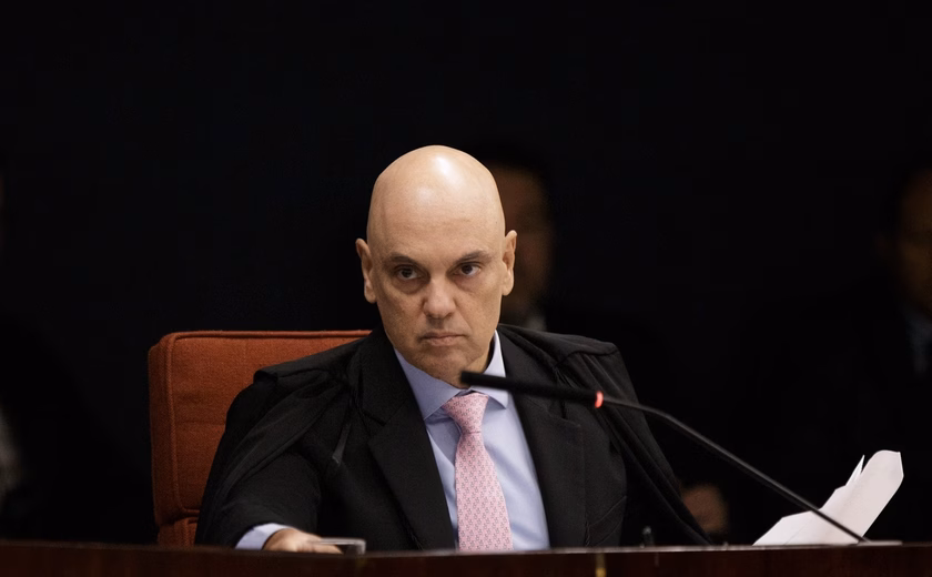 Bolsonaro liderou organização criminosa para dar golpe, diz Alexandre de Moraes