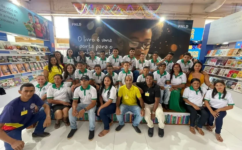 Alunos da rede municipal de Branquinha visitam Bienal do Livro