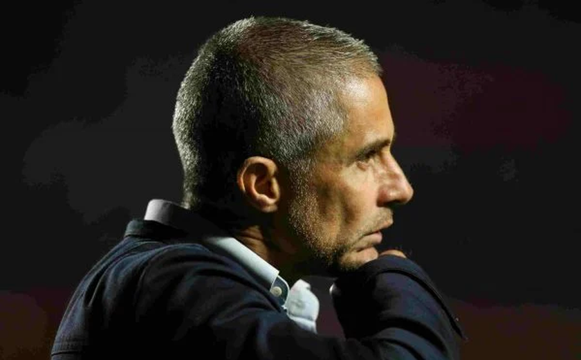 Sylvinho, técnico do Corinthians tem arritmia cardíaca detectada e fará exames