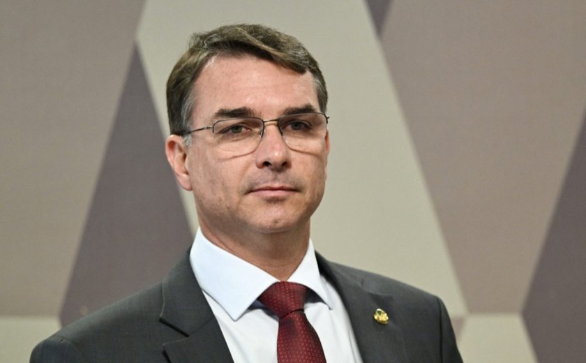 Flávio Bolsonaro propõe transferir universidades federais do MEC (Ministerio da Educação) para o MCTI (Ministério da Ciência e Tecnologia)