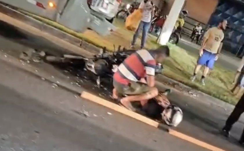Motociclista se fere em colisão com ônibus no bairro Antares, em Maceió