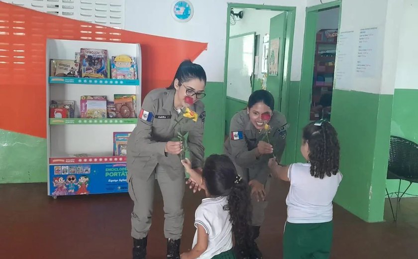 Escola de União dos Palmares homenageia policiais femininas pelo Dia Internacional da Mulher