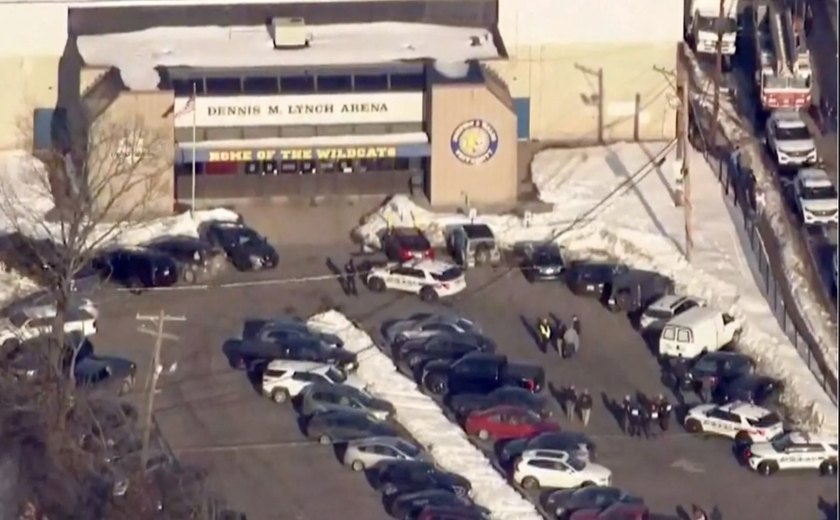 Tiroteio em pista de gelo deixa três mortos durante jogo de hóquei nos EUA