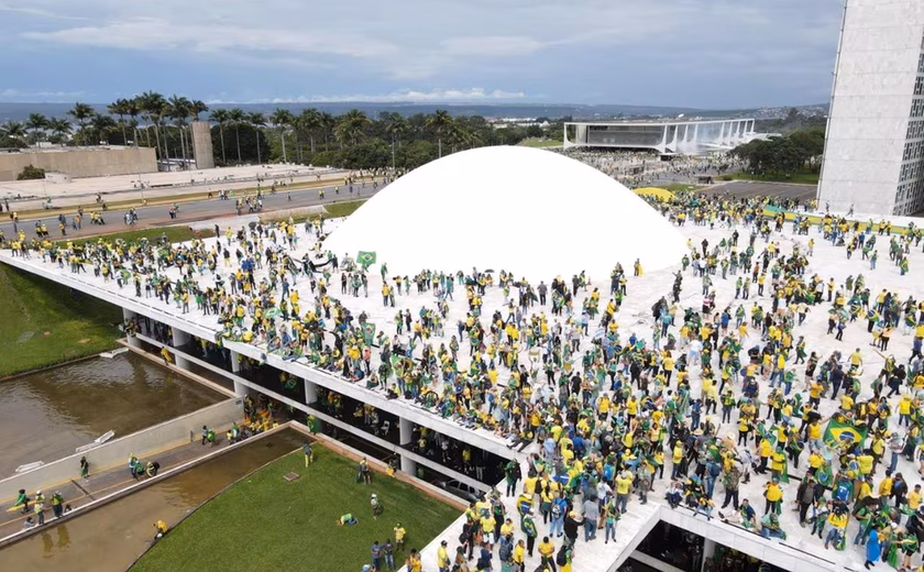 Moraes vota para condenar mais 12 réus pelos ataques de 8 de janeiro