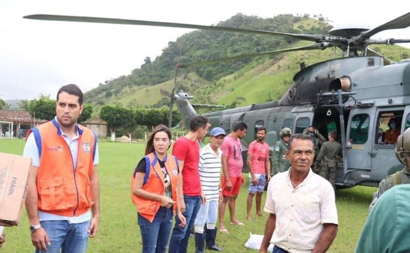 Com apoio da Força Aérea Brasileira, prefeitura de Santana de Mundaú leva mantimentos e medicamentos à comunidade