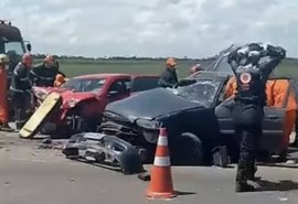 Colisão entre carros deixa cinco feridos no Benedito Bentes