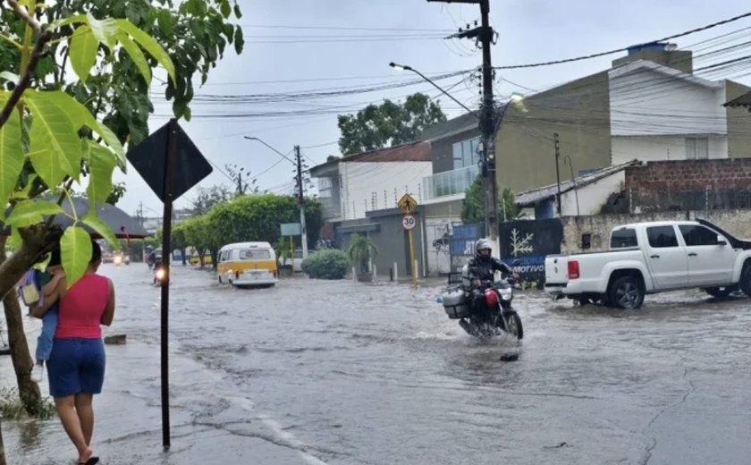 Chuvas causam alagamentos em São Miguel dos Campos