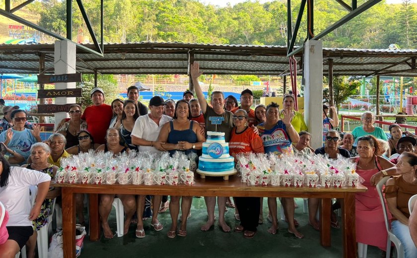 Prefeitura de Ibateguara realiza confraternização com idosos do grupo