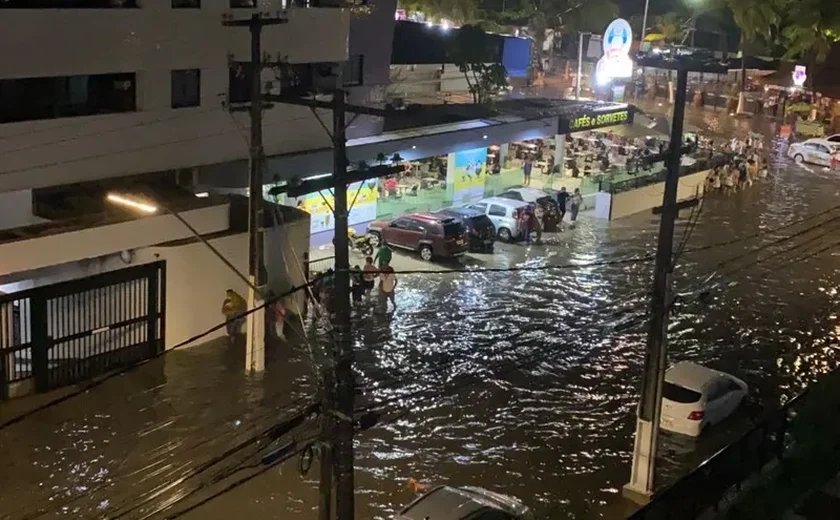 Após um domingo chuvoso, Maceió amanhece com tempo firme e previsão é de temperatura máxima de 32 graus