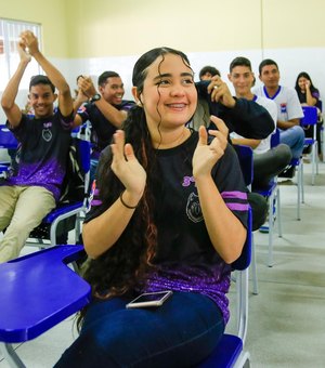 Reconhecimento nacional, novos programas e novo PCC marcam o ano da Educação estadual