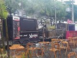 Incêndio atinge food trucks e causa destruição na antiga Amélia Rosa