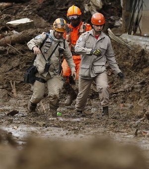 Número de mortes após temporal em Petrópolis, no Rio de Janeiro, chega a 197